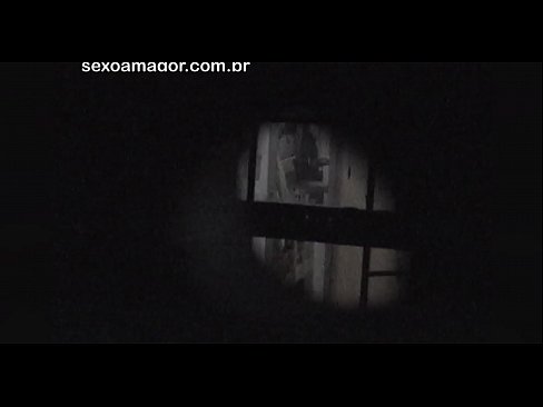 ❤️ Blondie filmohet fshehurazi nga një soditës i lagjes i fshehur pas tullave të zbrazëta ☑ Video porno tek ne sq.xxxdesichudai.ru ❤